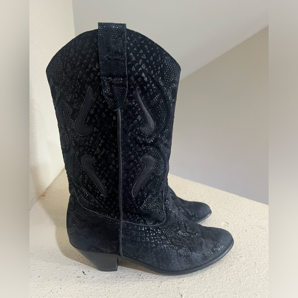 Womens Size 6 M Black Distressed Suede Cowboy Western Boots